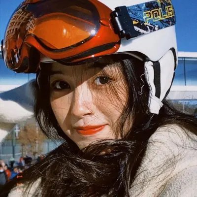 这个警察不太冷